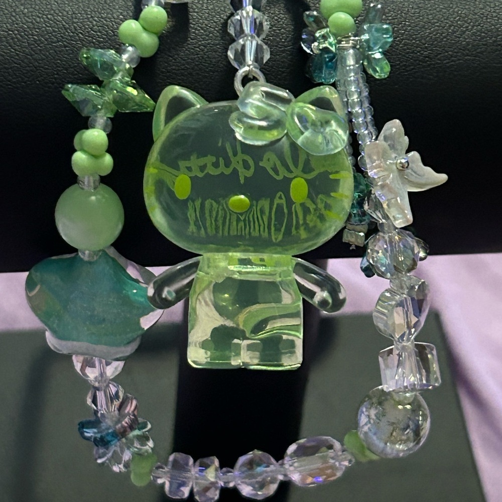 Hello Kitty Green Charms - Picture 2 of 3